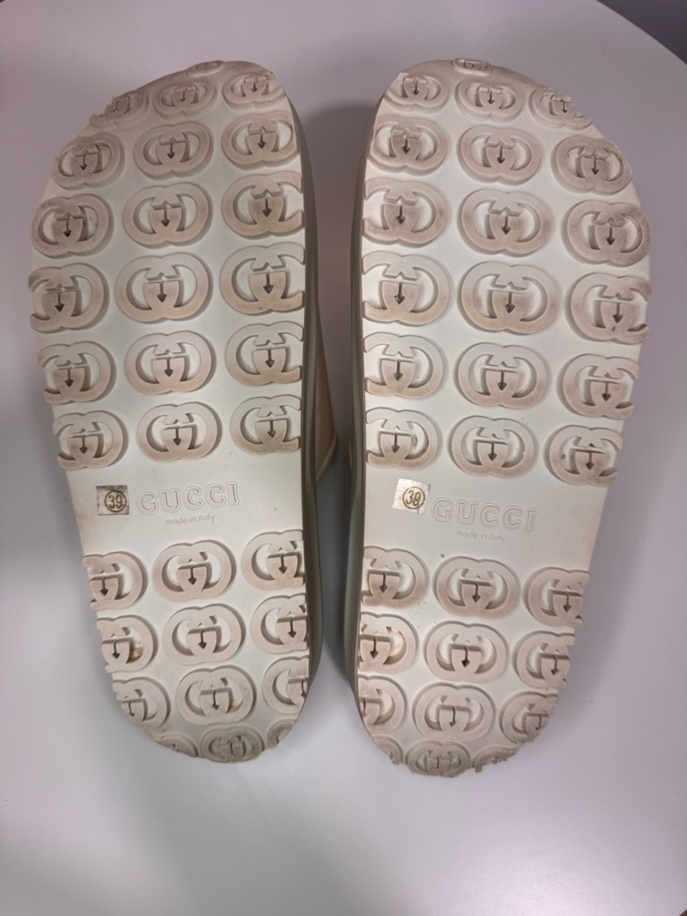 Gucci Interlocking G Rubber Slides Women Size ( 39 size) Cream Sandals - Picture 5 of 5